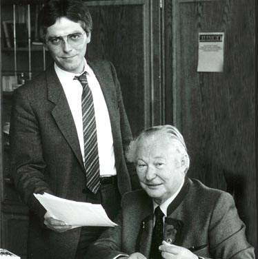 Peter Bröckskes jun. & sen. Firmengründer Peter Bröckskes sen mit unserem heutigen Geschäftsführer Peter Bröckskes jun.