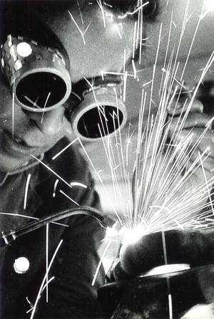 Alarmanlagenproduktion Start der Alarmanlagenproduktion im November 1947